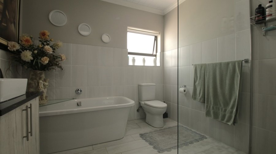 5 Bedroom Property for Sale in Dana Bay Western Cape